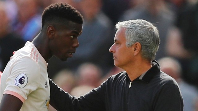 Paul Pogba dan Jose Mourinho di laga Manchester United vs West Ham. (Foto: Reuters/Eddie Keogh)