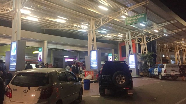 Lampu di Bandara Udara Internasional Palu menyala.  (Foto: Mirsan Simamora/kumparan)