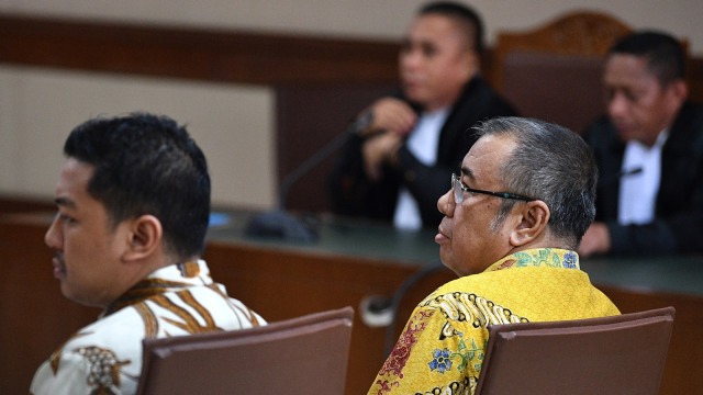 Mantan Wali Kota Kendari Asrun menjalani sidang tuntutan kasus suap pengadaan barang dan jasa Pemkot Kendari, Sulawesi Tenggara di Pengadilan Tipikor, Jakarta Pusat, Rabu (3/10).  (Foto: ANTARA FOTO/Siigid Kurniawan)