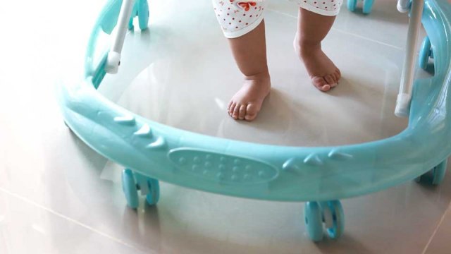 Mengapa Tidak Disarankan Menggunakan Baby Walker?