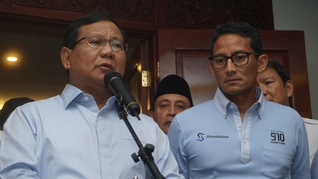 Prabowo Subianto memberikan keterangan pers mengenai pernyataan bohong Ratna Sarumpaet di Jalan Kertanegara, Jakarta, Rabu (3/10). (Foto: Iqbal Firdaus/kumparan)