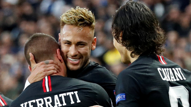 Selebrasi gol pemain PSG (Verratti, Neymar, dan Cavani) kala bersua FK Crvena Zvezda. Foto: REUTERS/Charles Platiau