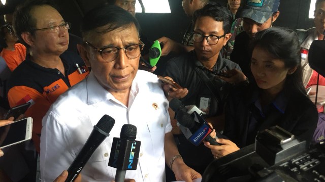 Menko Polhukam Wiranto di pusat operasi penanganan gempa dan tsunami Sulteng. (Foto:  Mirsan Simamora/kumparan)
