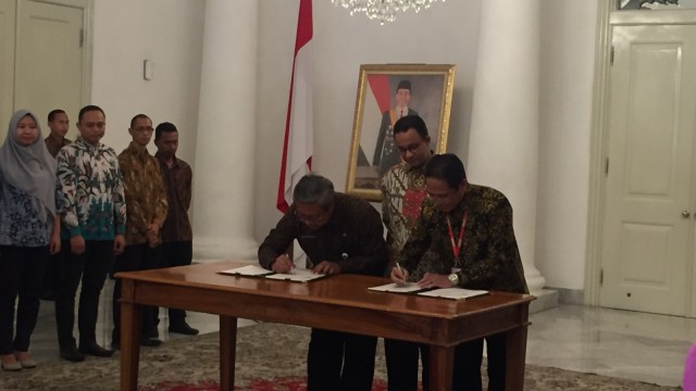 Kerjasama antara Pemprov DKI Jakarta dengan PT Sumber Alfaria Trijaya dan PT Midi Utama Indonesia. (Foto: Fachrul Irwinsyah/kumparan)