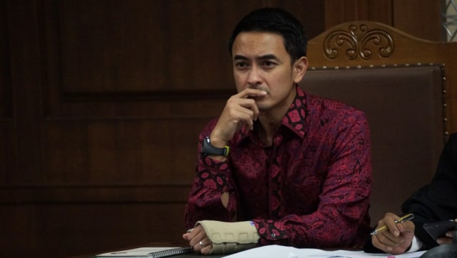 Zumi Zola saat sidang pemeriksaan saksi terkait kasus korupsi proyek infrastruktur Provinsi Jambi di Pengadilan Tipikor. (Foto: Nugroho Sejati/kumparan)