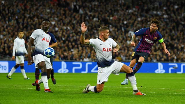 Aksi Messi di Wembley. (Foto: Reuters/Dylan Martinez)