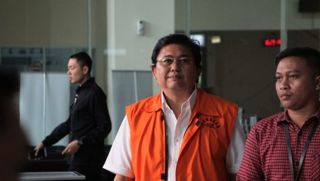 Pengacara Lucas usai diperiksa KPK, Kamis (4/10). (Foto: Nugroho Sejati/kumparan)