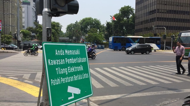 Uji coba sistem tilang eletronik di kawasan Sudirman-Thamrin. (Foto: Darin Atiandina/kumparan)