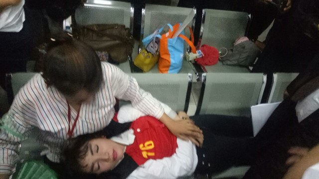 Roro Fitria pingsan mendengar tuntutan 5 tahun penjara (Foto: Aria Pradana/kumparan)