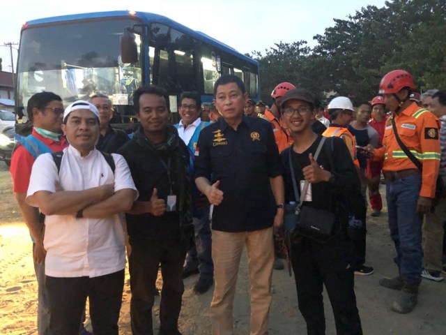 Wartawan dan Pemred kumparan bersama menteri Ignasius Jonan (Foto: Istimewa)