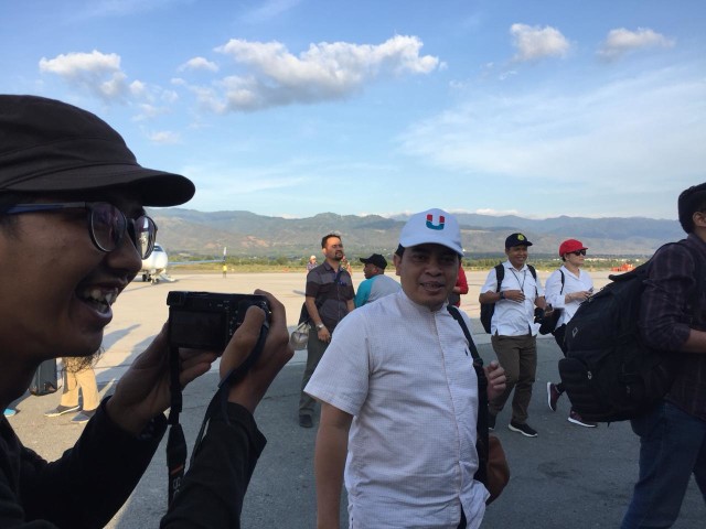 Pemred kumparan, Arifin Asydhad, mendarat di Palu. (Foto: Istimewa)