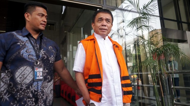 Gubernur Aceh nonaktif Irwandi Yusuf usai diperiksa KPK, Jumat (5/10/2018). (Foto: Irfan Adi Saputra/kumparan)