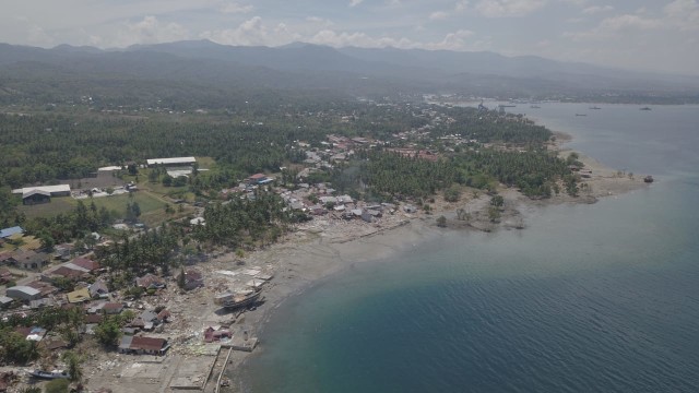 Suasana pesisir pantai pasca gempa bumi dan tsunami di Kab. Donggala, Palu, Sulawesi Tengah. Foto: Jamal Ramadhan/kumparan