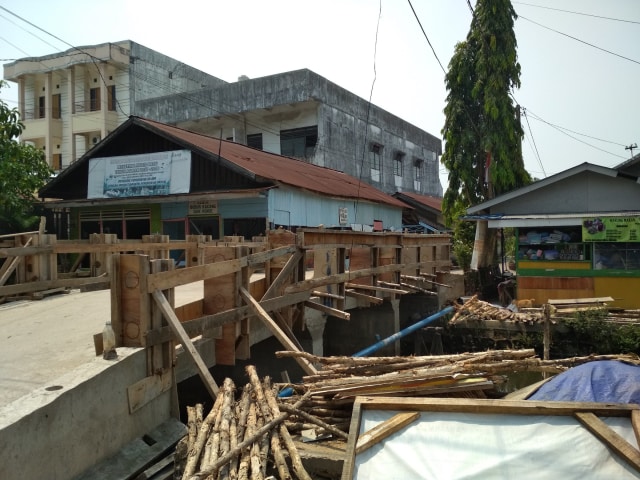 Kontraktor Habis Dana, Proyek Jembatan Mangkrak