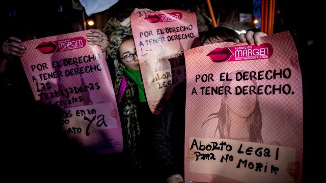 Demontrasi terkait aborsi di Chile. (Foto: AFP PHOTO / Martin Bernetti)
