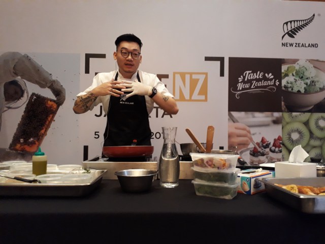 Demo masak Chef William Gozali (Foto: dok.azalia amadea/kumparan)