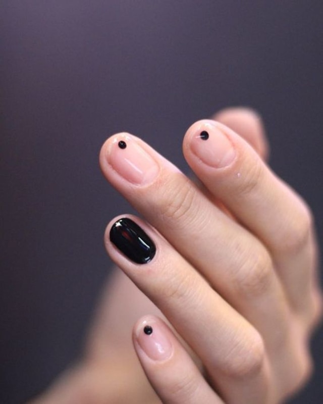 Inspirasi Nail Art yang Simpel dan Minimalis