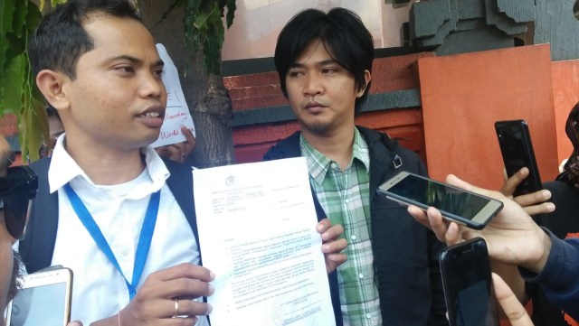 Merasa Dibatasi Kegiatannya Saat IMF Meeting, Puluhan Aktivis Unjuk Rasa di Polda Bali (1)