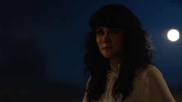 Luna Maya sebagai Suzanna (Foto: Instagram @sorayaintercinefilms)