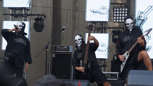 Penampilan Mesin Tempur mengguncang Synchronize Fest 2018 di JIExpo Kemayoran, Jakarta Pusat, Jumat (5/10/2018). (Foto: Iqbal Firdaus/kumparan)