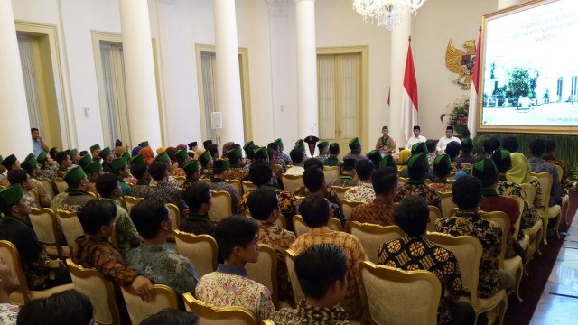 Presiden Jokowi kumpulkan sejumlah Anggota HMI di Istana Bogor, Jumat (5/10/2018). (Foto: Jihad Akbar/kumparan)