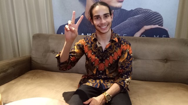 Isaiah Firebrace, penyanyi jebolan X Factor Australia saat ditemui di Hotel Morrisey, Jakarta Pusat. (Foto: Mustika Sari/kumaparan)