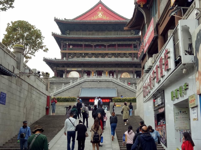 Jalan menuju Drum Tower (Foto: Salmah Muslimah/kumparan)