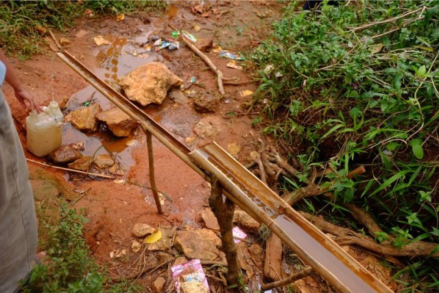 Begini Susahnya Mendapatkan Air di Bea Muring, Yakin Masih Tega Buang-Buang Air? (2)