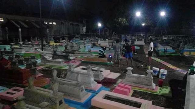 Cerita Unik : Kuburan Warna Warni yang Tak Lagi Bersuasana Seram (2)