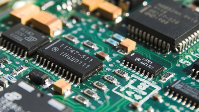 Ilustrasi RAM DDR4 dan DDR5. Foto: Axonite via Pixabay