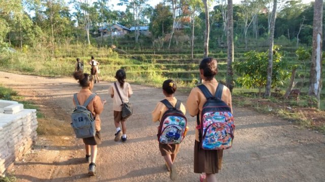 Senyuman Anak-Anak Bea Muring Membuktikan Bahwa Keterbatasan Bukan Penghambat Kreativitas (1)