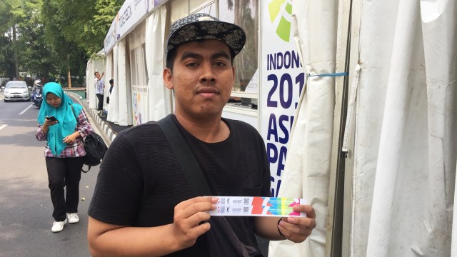 Pengunjung yang menyaksikan pertandingan Asian Para Games 2018. (Foto: Fachrul Irwinsyah/kumparan)