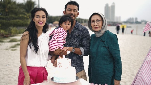 Rio Dewanto, Atiqah Hasiholan, Salma, dan Ratna Sarumpaet (Foto: Instagram @rsarumpaet)
