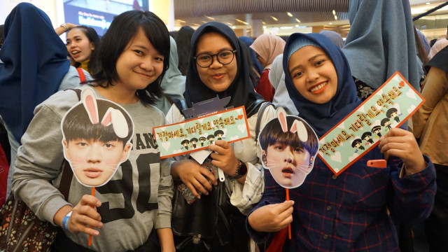 Fans boyband K-Pop Highlight. (Foto: Masajeng Rahmiasri/kumparan)