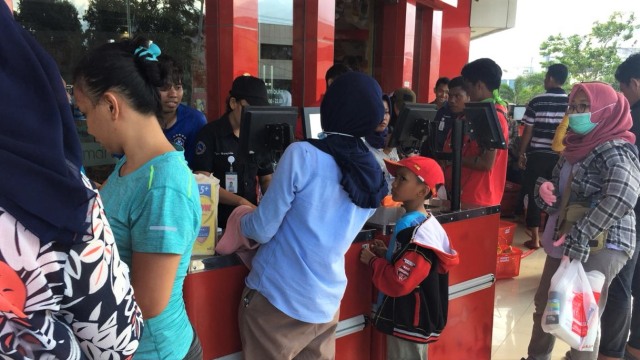 Pusat perbelanjaan di Kota Palu mulai beroperasi kembali. (Foto: Soejono Saragih/kumparan)