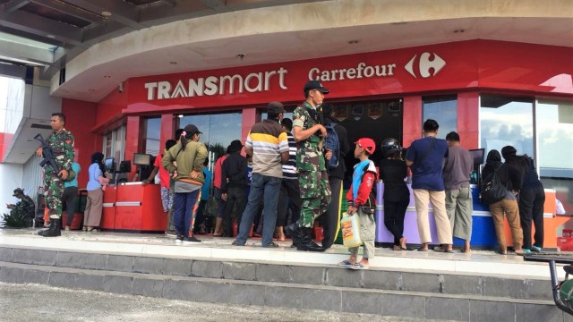 Pusat perbelanjaan di Kota Palu mulai beroperasi kembali. (Foto: Soejono Saragih/kumparan)