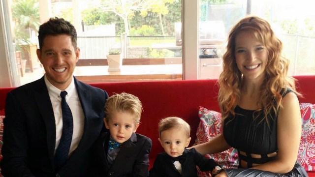 Michael Buble (Kiri), Noah (Kedua dari kiri), Alias (Kedua dari kanan), Luisana Lopilato (Kanan). (Foto: Instagram/@michaelbuble)