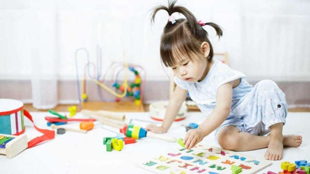 Cara Terbaik Mengajarkan Abjad ke si Kecil