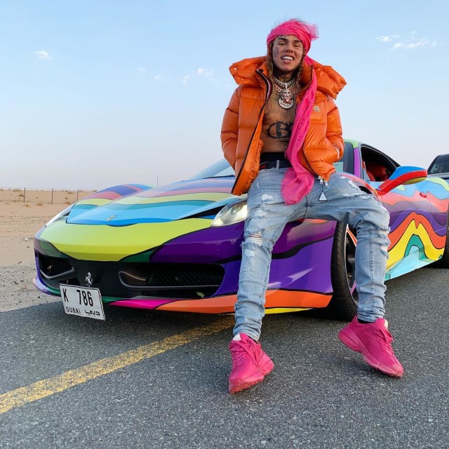 6ix9ine di Dubai syuting video musik. (Foto: @6ix9ine/Instagram)