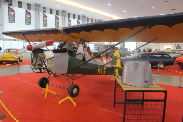 Pesawat TNI AU RI-X WEL  di Kustomfest 2018 (Foto: Alfosn yoshio/kumparan)
