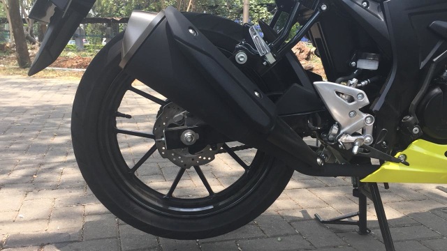 Ban belakang Suzuki GSX150 Bandit (Foto: Aditya Pratama Niagara/kumparanOTO)
