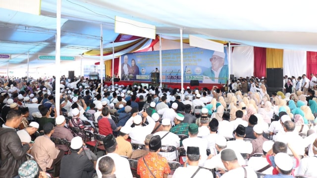 Prabowo Subianto mengunjungi Kiyai Abdul Rasyid Abdullah Syafi'ie di Sukabumi. (Foto: Dok. Tim Prabowo Subianto)