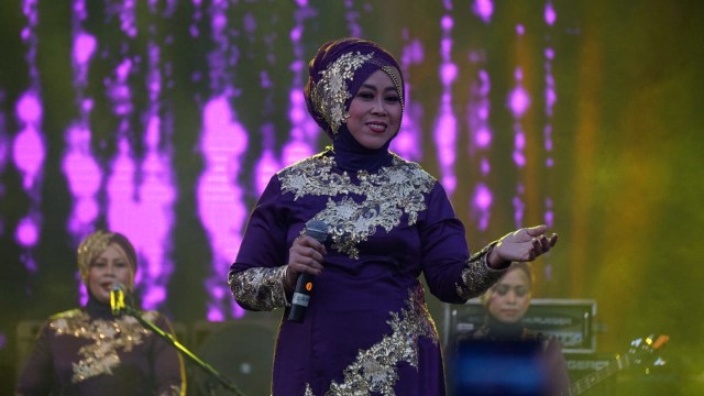 Grup musik Qasidah asal Semarang, Nasida Ria menghibur penonton Synchronize Fest hari ketiga di JiExpo Kemayoran, Jakarta Pusat (7/10). (Foto: Iqbal Firdaus/kumparan)