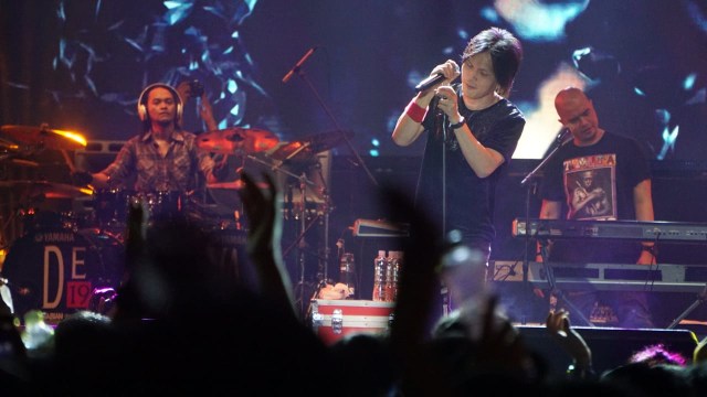 Reuni Dewa 19 dengan Once Mekel dan Ari Lasso di Synchronize Fest 2018. (Foto: Iqbal Firdaus/kumparan)