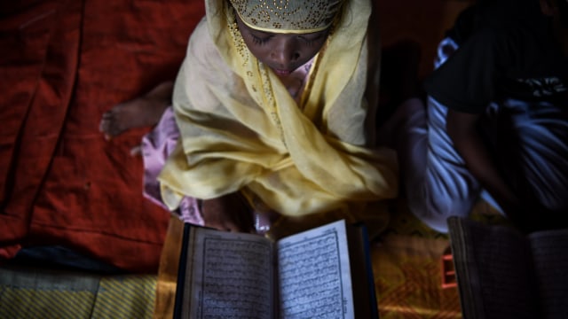 Anak Pengungsi Rohingya Belajar di Madrasah (Foto: AFP/CHANDAN KHANNA)