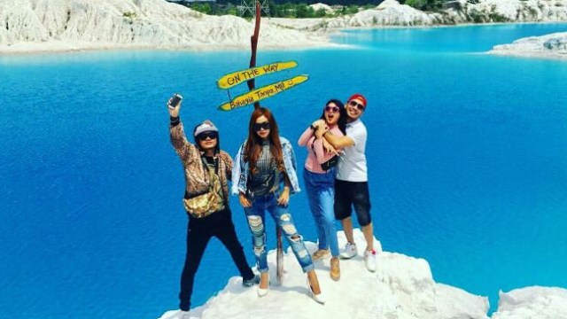 Ovi Sovianty liburan di Belitung. (Foto: Instagram/@frangkyroring)