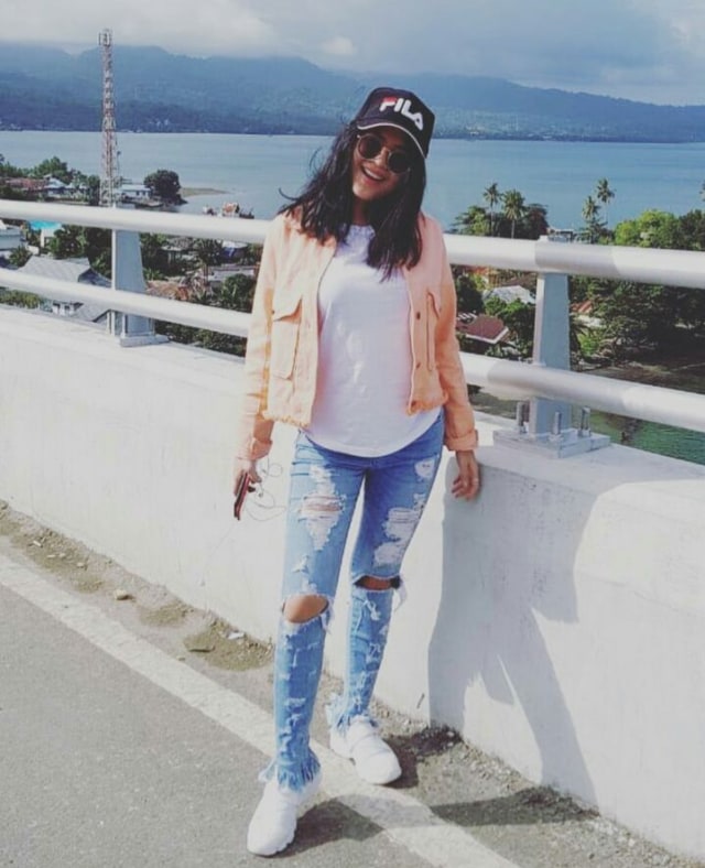 Ovi Sovianty menggunakan busana kasual. (Foto: Instagram/@frangkyroring)