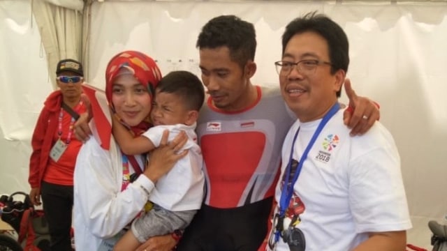 M. Fadli dan istri bersama dokter Kiki Novito. (Foto: Dok. INAPGOC)