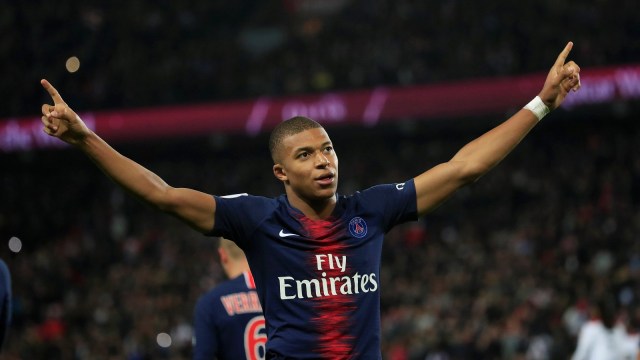 Selebrasi gol Mbappe kala PSG bersua Lyon di Prac des Prince Stadium. Foto: REUTERS/Gonzalo Fuentes