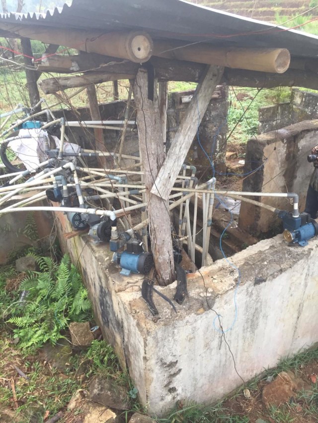 1 SUMBER AIR - 27 POMPA - 60 KELUARGA